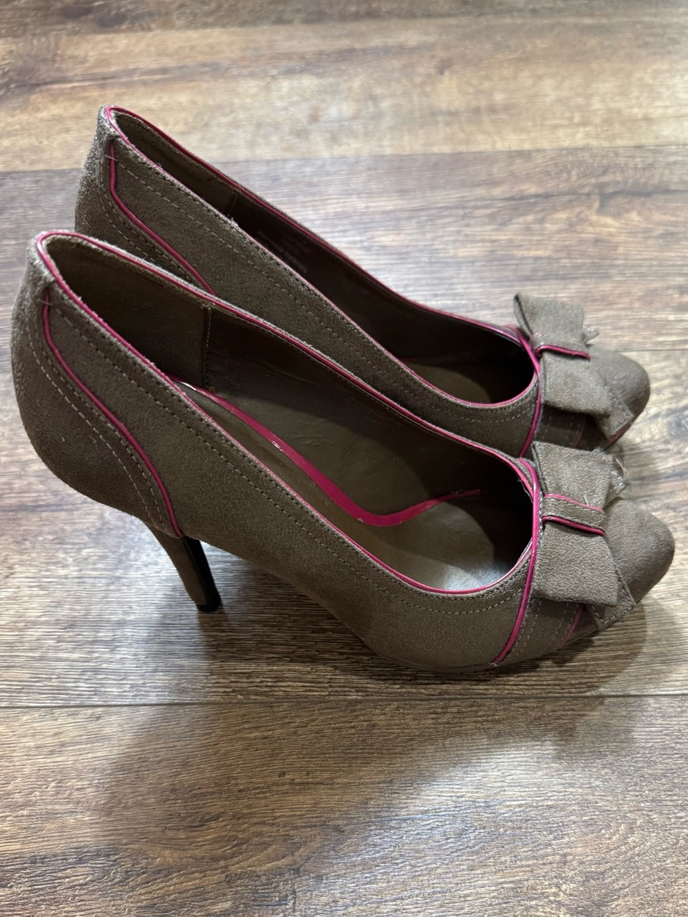 Limelight Brown Suede 4” Stiletto Heels Bow Pink Trim Size 8 - Picture 5 of 9